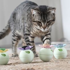Игрушки для кошек из бутылочных крышек